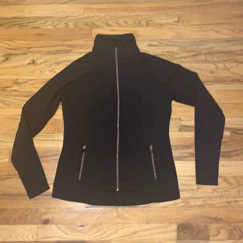 Women’s workout zip up with pockets
